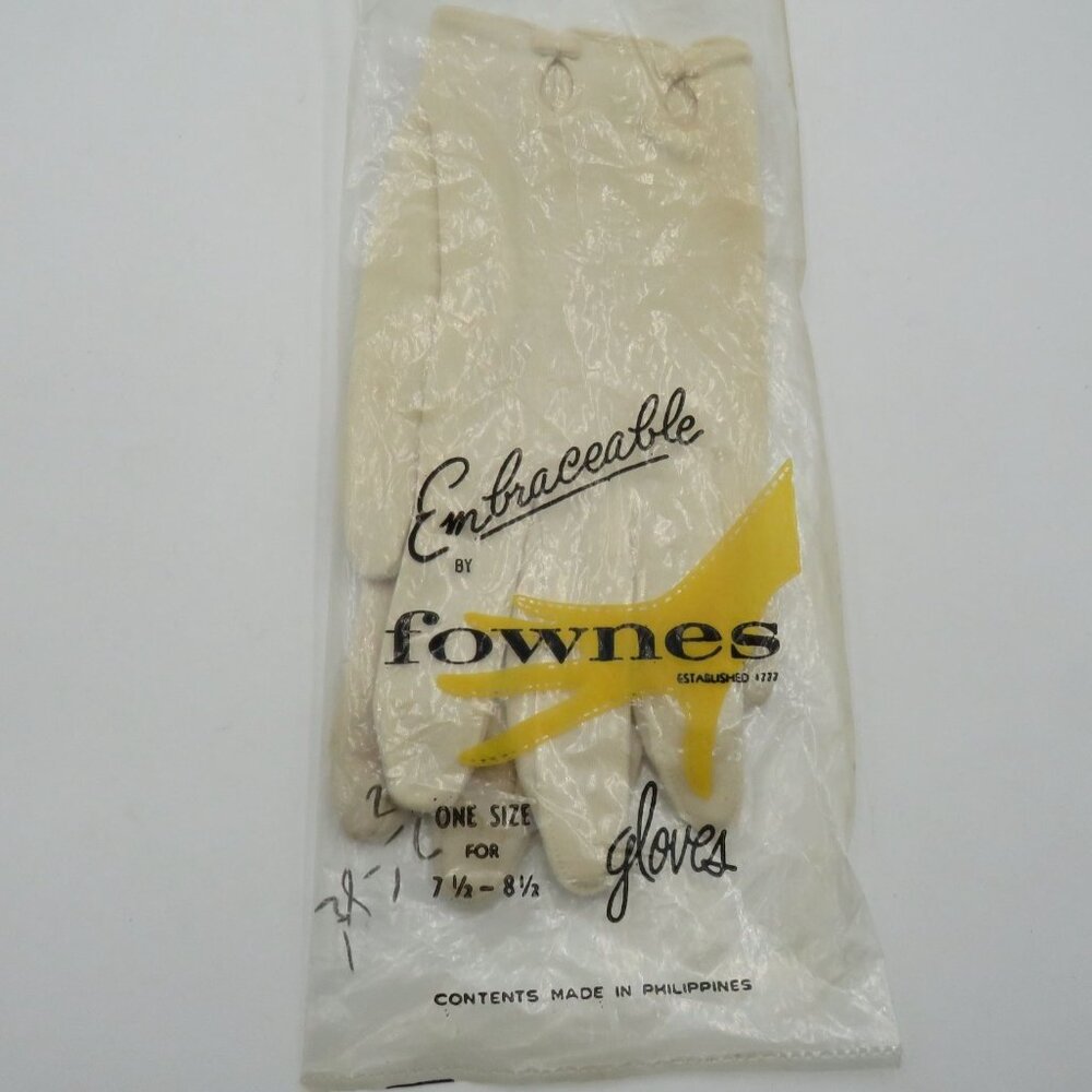 Vintage Fownes Embraceable Gloves One Size 7.5 Cotton Original Packaging‎